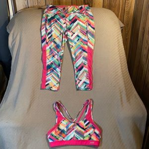Avia women’s workout set Top L Capri pants M